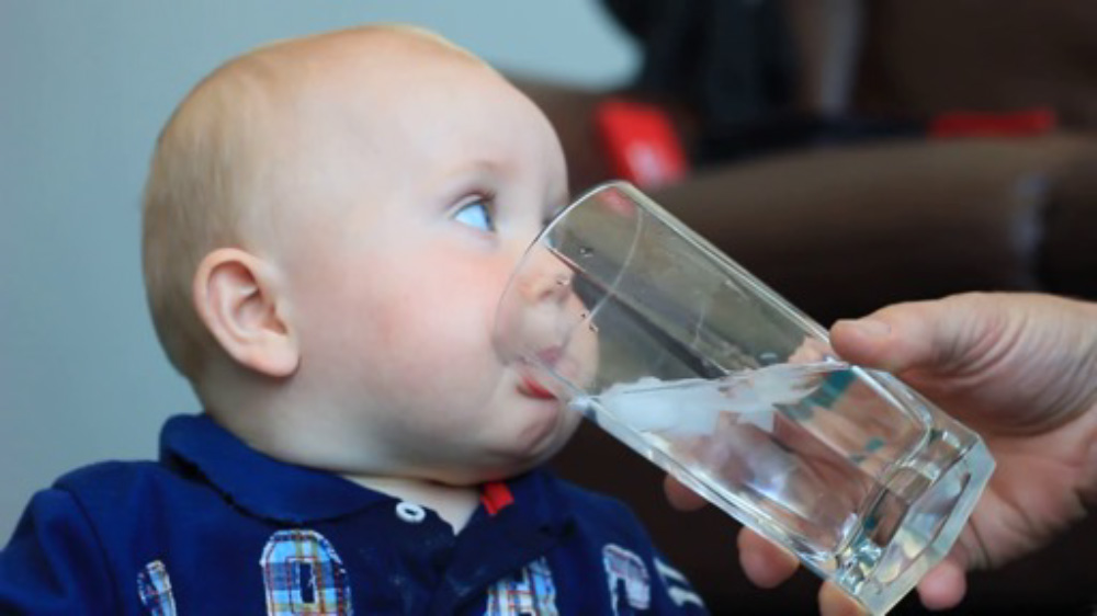 Why You Should Not Give Your Baby Too Much Water