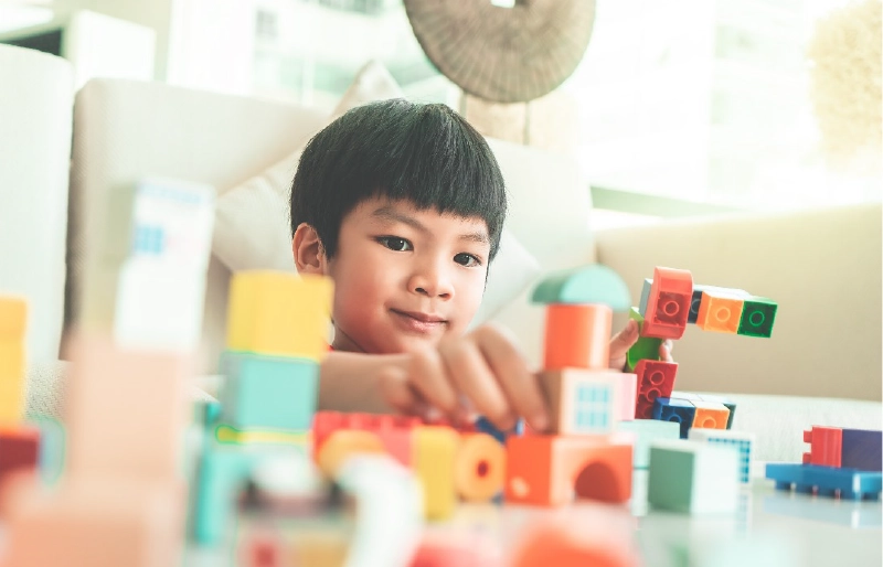 Kid playing toys